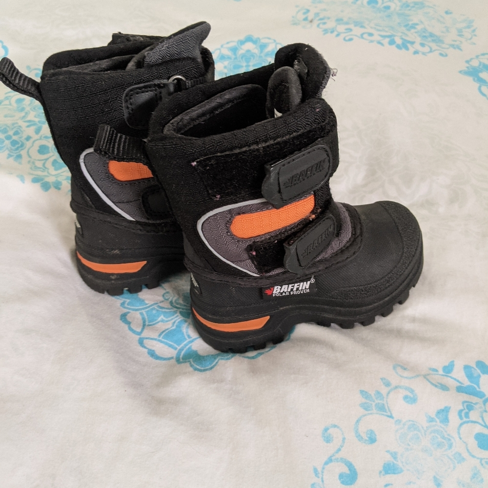 Kids winter boots 5T